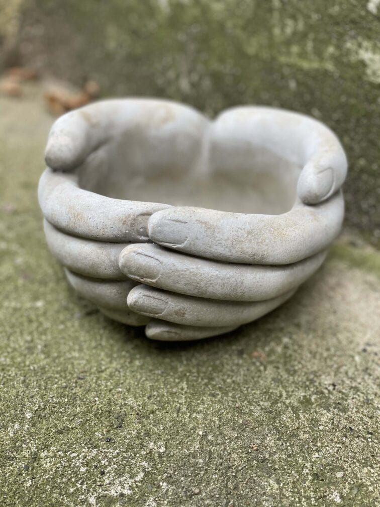 Zdjęcie doniczki lub oslonki: Osłonka Dłonie 12x7 cm, ujęcie 1