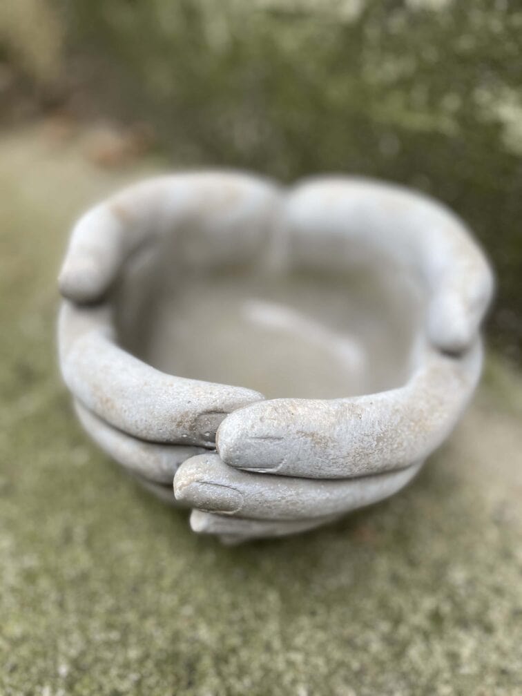 Zdjęcie doniczki lub oslonki: Osłonka Dłonie 12x7 cm, ujęcie 3