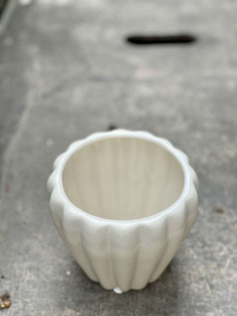 Zdjęcie doniczki lub oslonki: Osłonka omega white 10x11&nbsp;cm, ujęcie 1