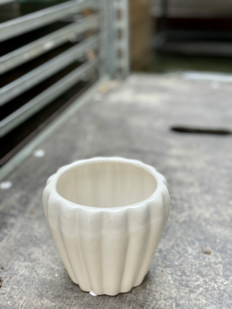 Zdjęcie doniczki lub oslonki: Osłonka omega white 10x11&nbsp;cm, ujęcie 3