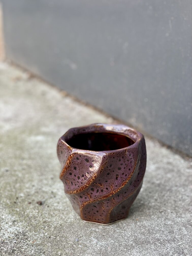 Zdjęcie doniczki lub oslonki: Osłonka twist purple 9x11&nbsp;cm, ujęcie 1