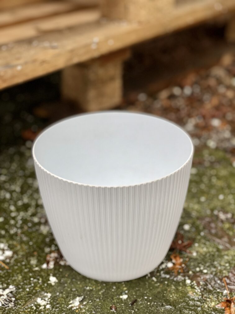 Zdjęcie doniczki lub oslonki: Osłonka plastikowa biała 15x13&nbsp;cm, ujęcie 1