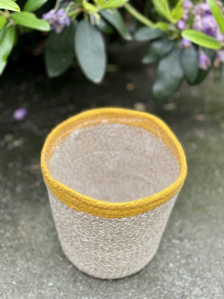 Zdjęcie doniczki lub oslonki: Osłonka Basket yellow stripe 18 × 17 cm, ujęcie 3