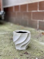 Zdjęcie doniczki lub oslonki: Osłonka Twist White 9 × 11 cm, ujęcie 1