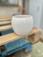 Zdjęcie doniczki lub oslonki: Osłonka prążki 12 × 12 cm, ujęcie 1