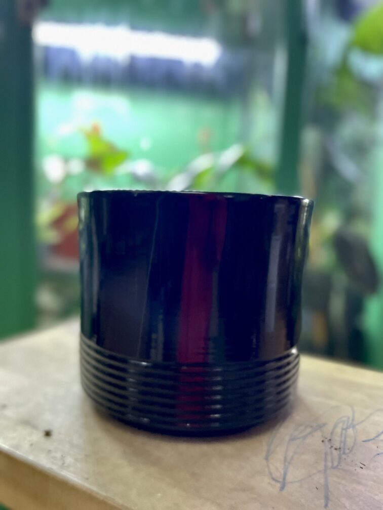 Zdjęcie doniczki lub oslonki: Osłonka grooves Black 15x15 cm, ujęcie 1